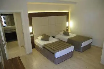 Hotel Delfino Boutique Apart Hotel 3*